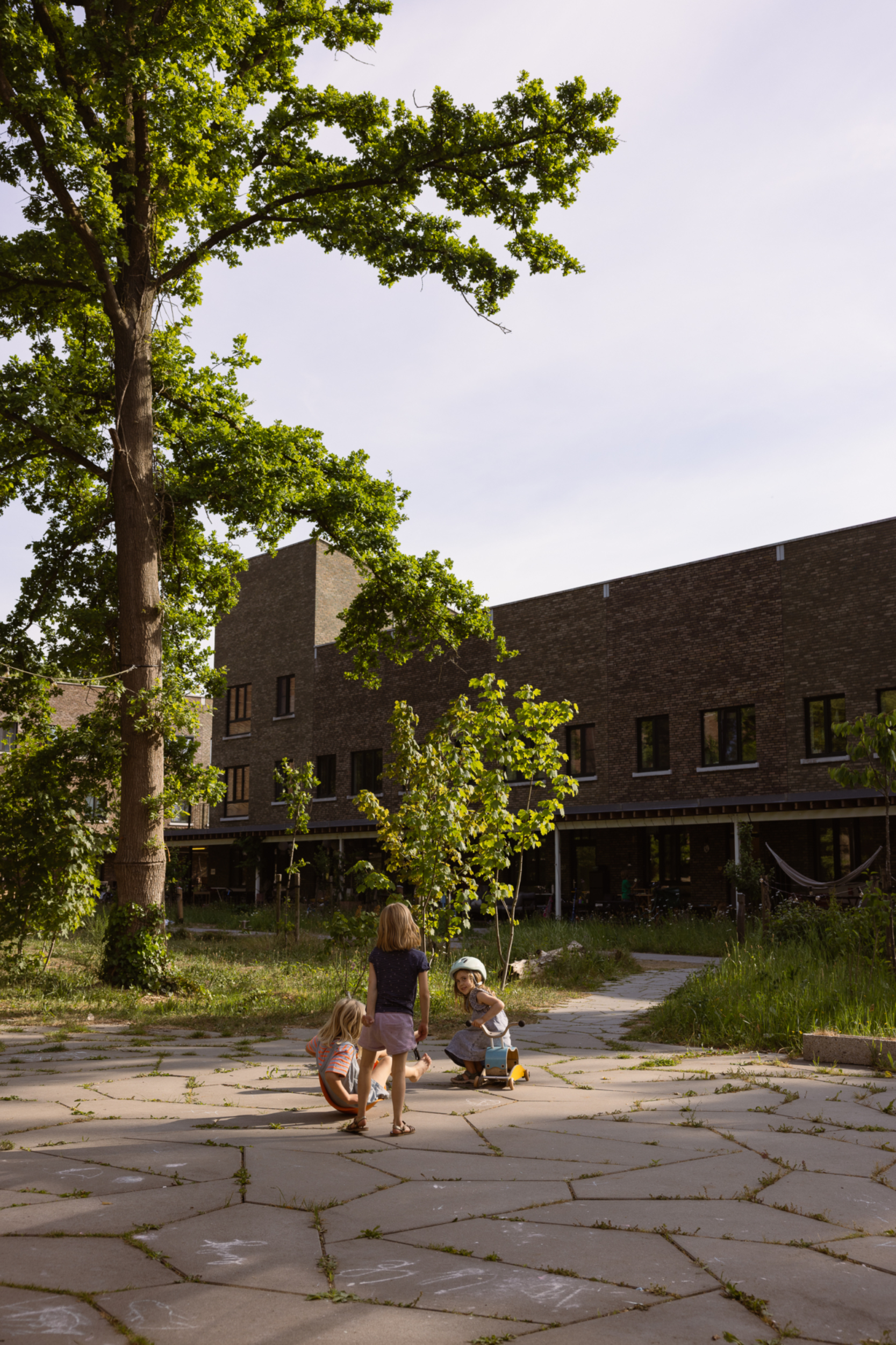 Spelende kinderen in cohousing Gecco in Gentbrugge